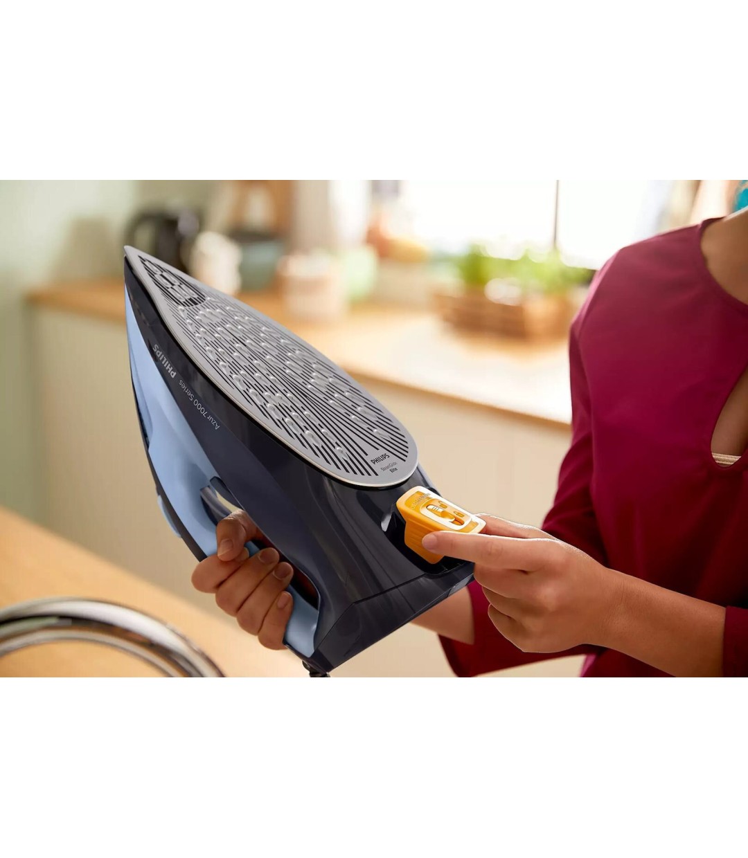 Philips Σίδερο Ατμού 2800W με Αντικολλητική Πλάκα και Συνεχόμενη Παροχή 50gr/min Light/Dark Blue Κωδικός: DST7041/20 