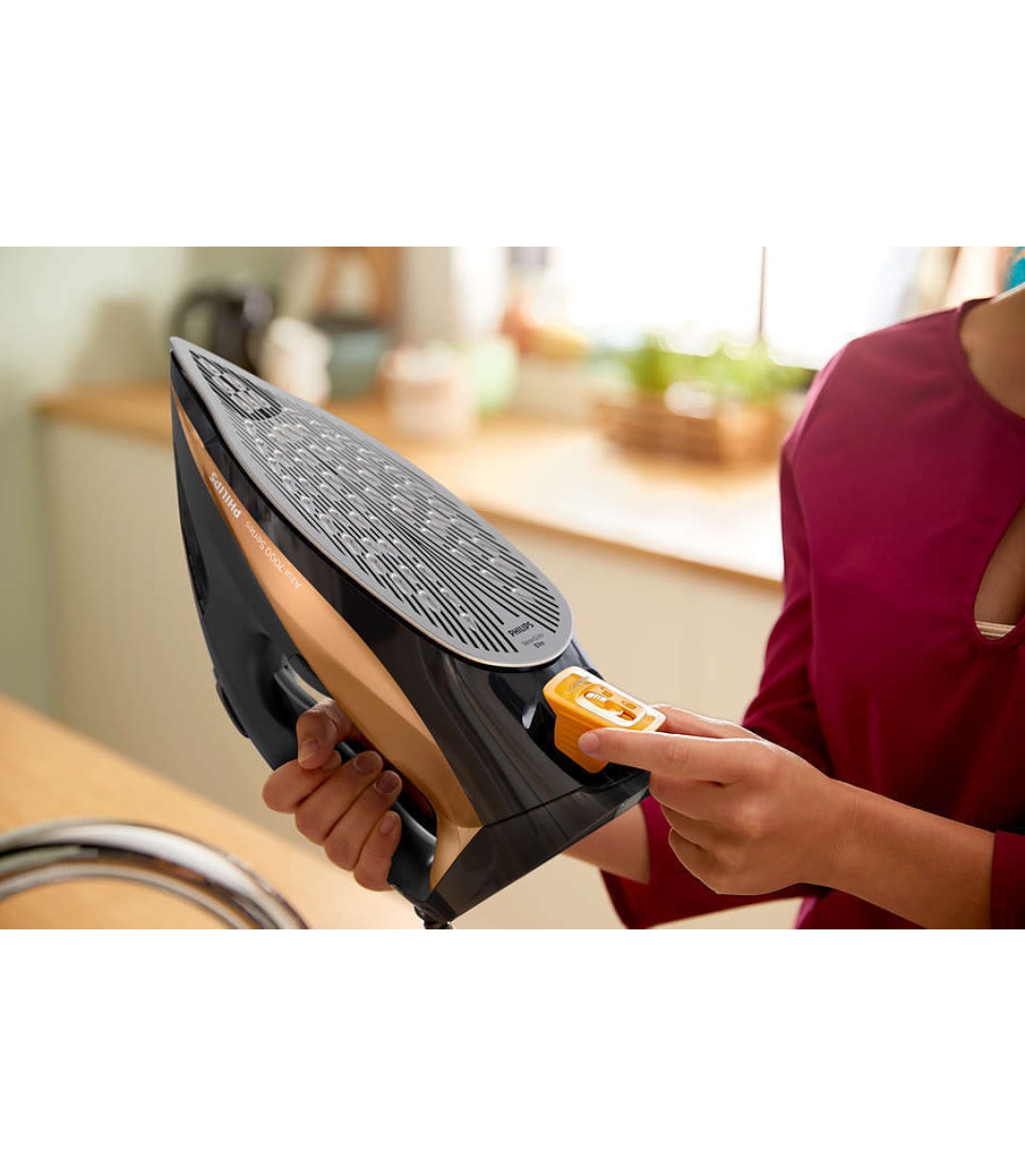 Philips Steamglide Σίδερο Ατμού 2800W με Αντικολλητική Πλάκα και Συνεχόμενη Παροχή Ατμού 50gr/min Κωδικός: DST7040/80 
