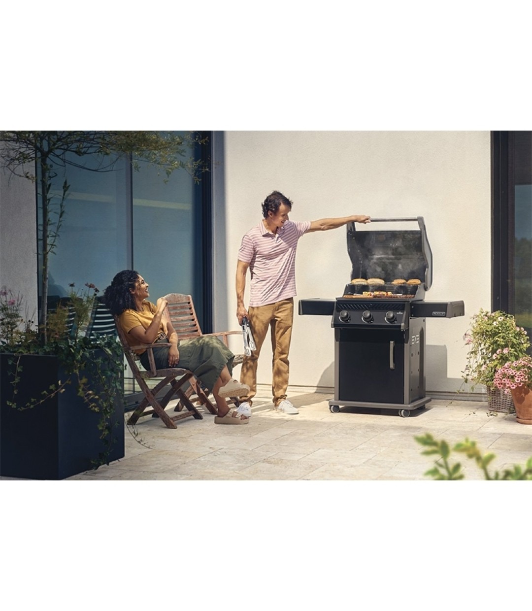  Napoleon Rogue 425 Ψησταριά Υγραερίου Μαντεμένιας Σχάρας 60x46εκ. με 3 Εστίες 14.25kW 