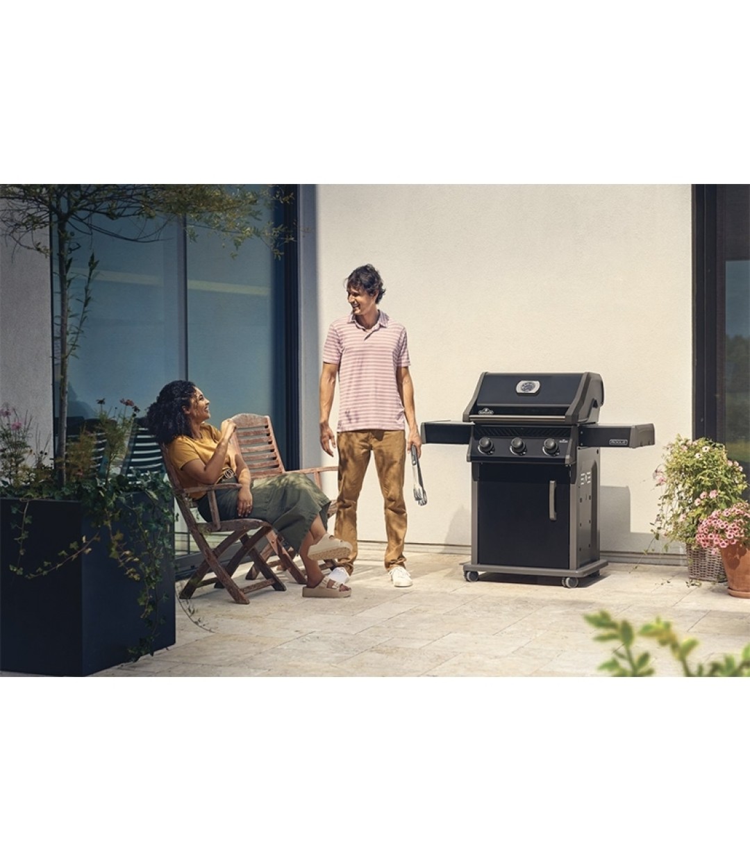  Napoleon Rogue 425 Ψησταριά Υγραερίου Μαντεμένιας Σχάρας 60x46εκ. με 3 Εστίες 14.25kW 